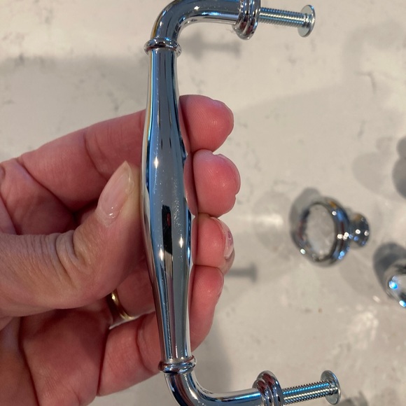 Polished Chrome 4” cabinet handles and crystal knobs - Picture 7 of 8